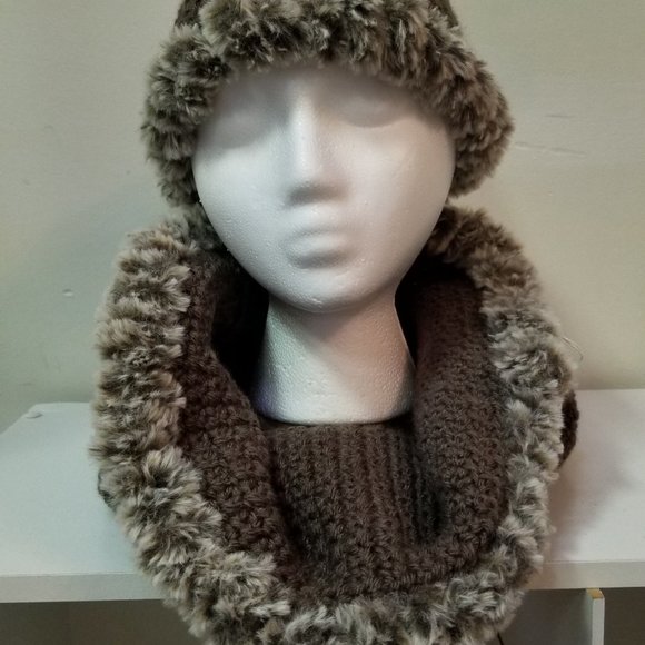 Faux fur trimmed Earwarmers, hats. infinity scarf - Picture 8 of 12